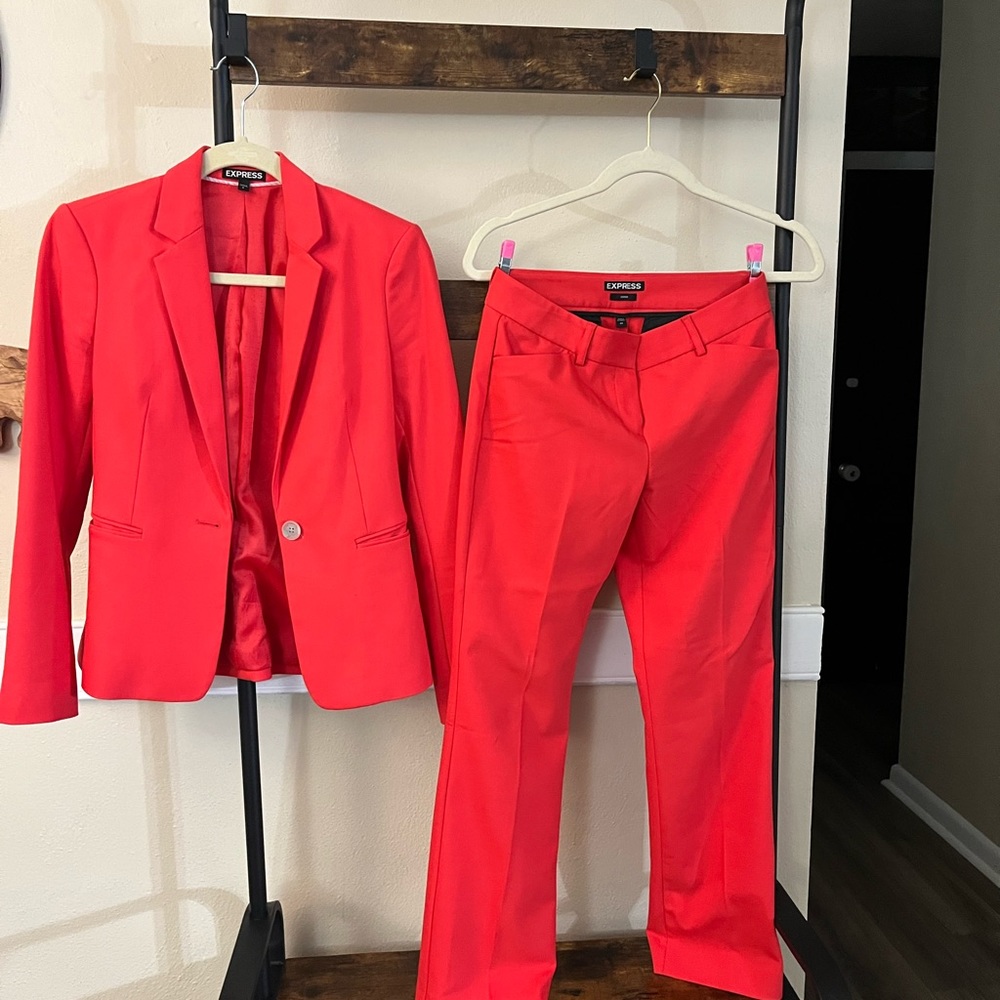 Express  columnist pant
Suit